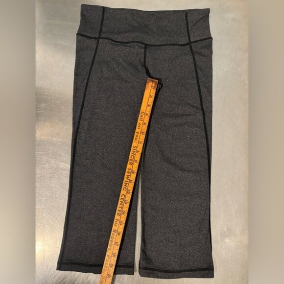 Lululemon Gather & Crow Crop US8 - Picture 3 of 9